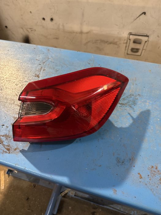 Lampa prawy tył ford fiesta mk8