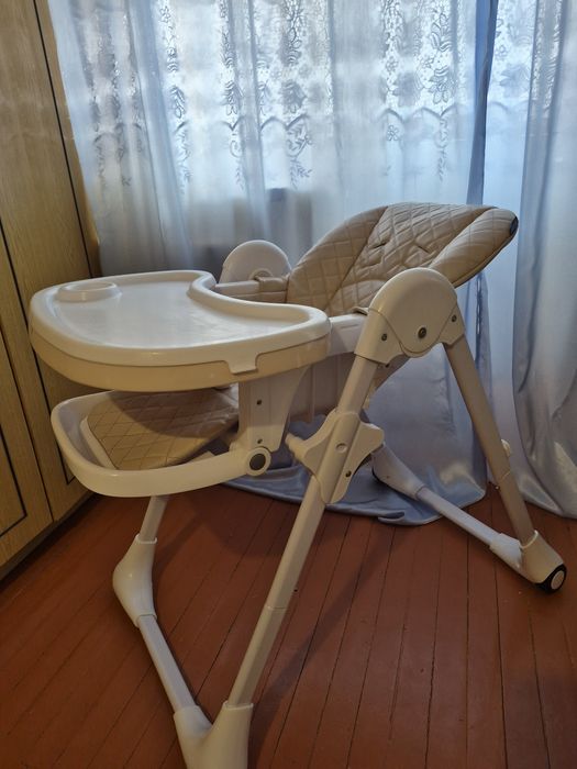 Стільчик для годування