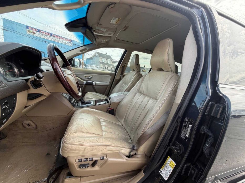 Volvo XC90      2014