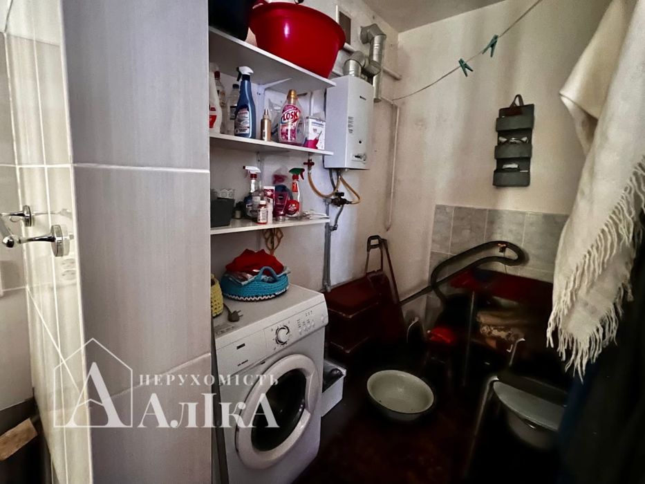 Продам двоповерхову частину будинку