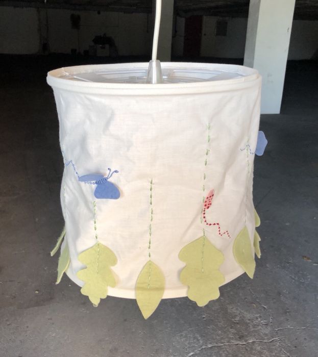 Candeeiro quarto de criança em excelente estado