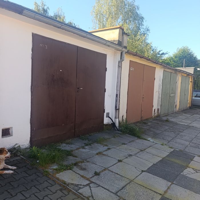 Do wynajęcia garaż z kanałem - Więcej