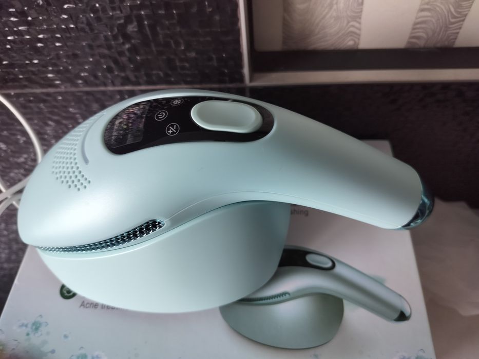 Depilator laserowy DEESS