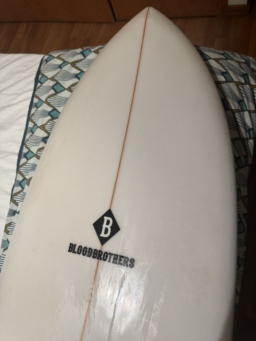 Prancha Twin Fin Bloodbrothers - 5’9