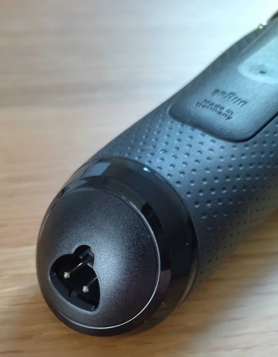 Nowa golarka Braun 8 model 8410s (komplet z ładowarką BEZ podstawki)