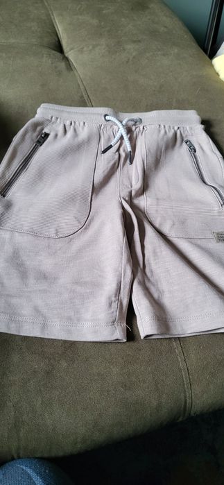 Krotkie spodenki dresowe RESERVED. NOWE