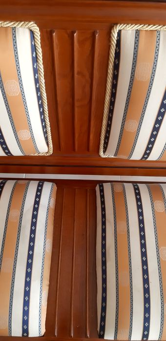 Banco  cerejeira. Otima qualidade. Em bom estado. Entrego zona Lisboa