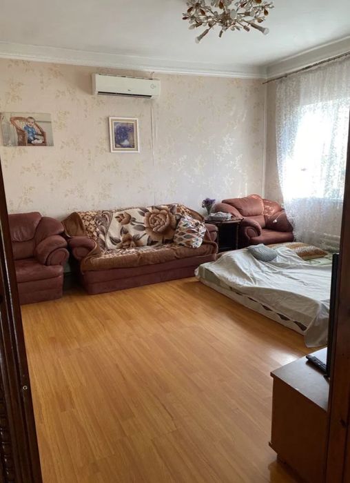 Продам два будинки на одній ділянці