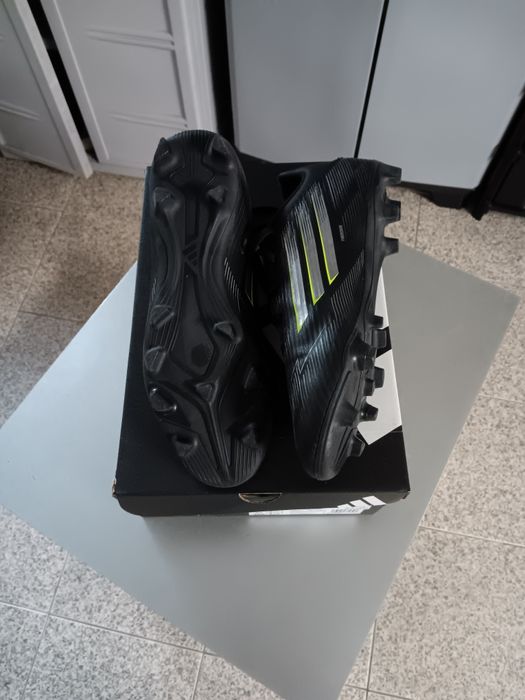 Chuteira adidas F50 Club FG/MG