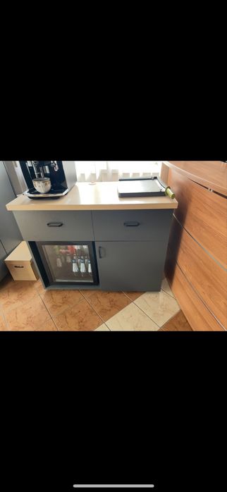 Sprzedam komode na kołkach