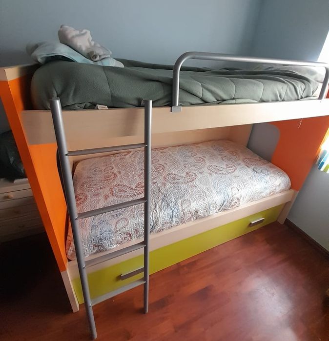BLICHE com 3 Camas e Colchões
