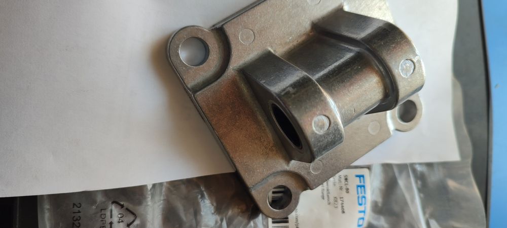 Кріплення штока і