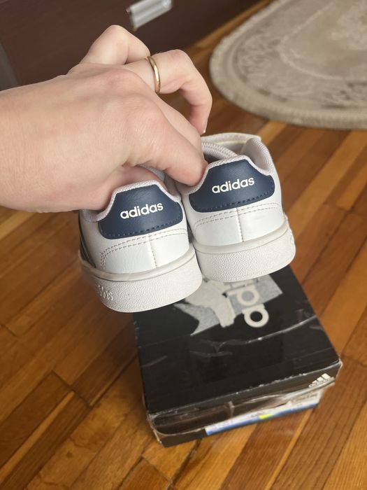 кросівки  Adidas