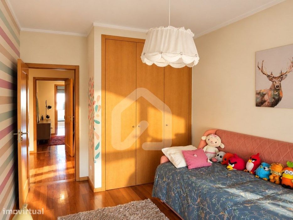 Apartamento T2 - Mobilado com 2 Lugares de Garagem