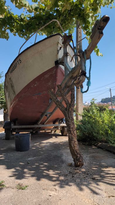 Embarcação argus 430P para restauro com atrelado e documentos