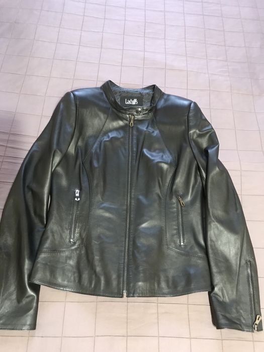 Продам женскую  кожаную куртку
