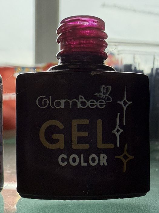 Гелі-лаки для нігтів