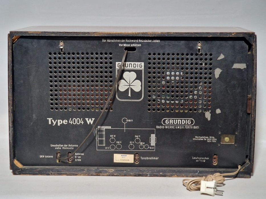 Rádio antigo reparado Grundig