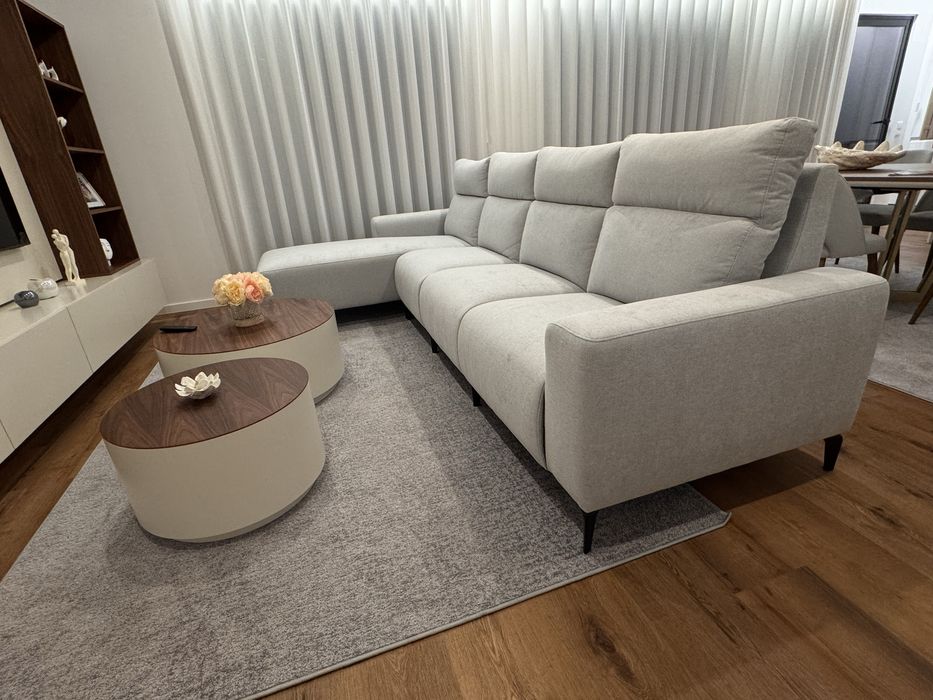 Sofa semi novo Chaise Lisbon 3 lugares + chaise (Fil)