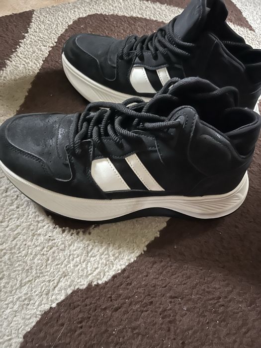 Nowa niższa cena. Czarne sneakersy z białymi wstawkami