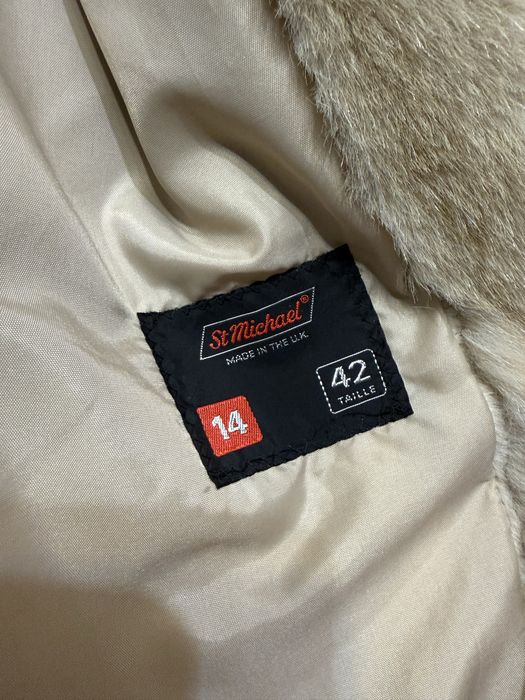 Бежева коротка шубка S-M