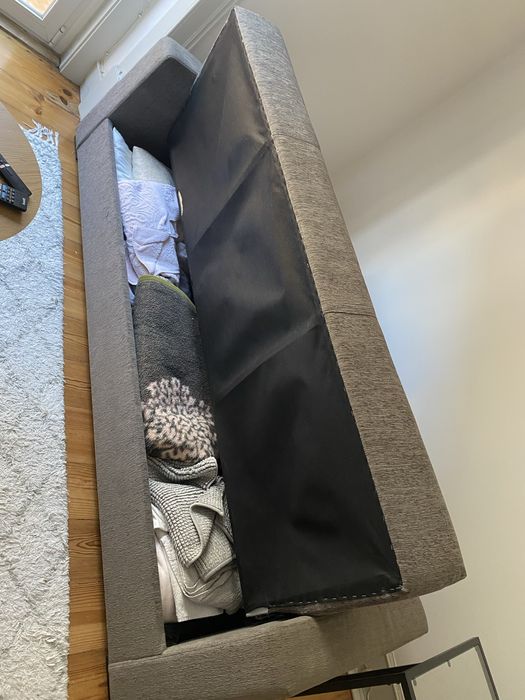 Sofá cama com arrumação