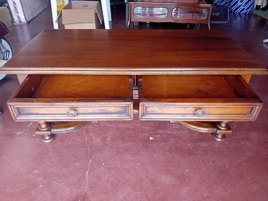 Mesa de centro em madeira maciça exótica