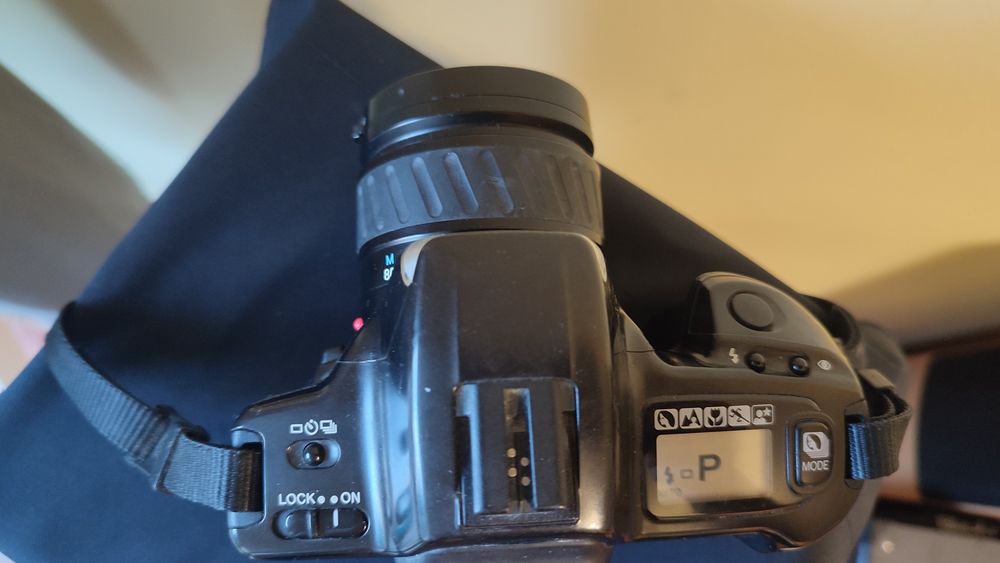Minolta Dynax 303si analogowy aparat fotograficzny na film