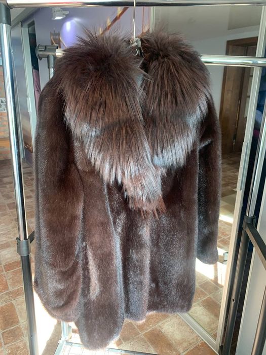 Шуби від 4300 грн та натуральні хутряні коміри від 500 грн

Продаю ве