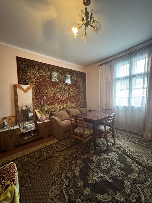 Будинок із землею в місті