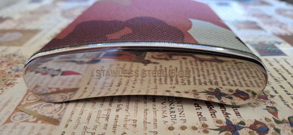 Garrafa de bolso com tecido de camuflagem