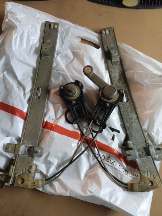 Продам стеклоподъёмник Мазда 323.