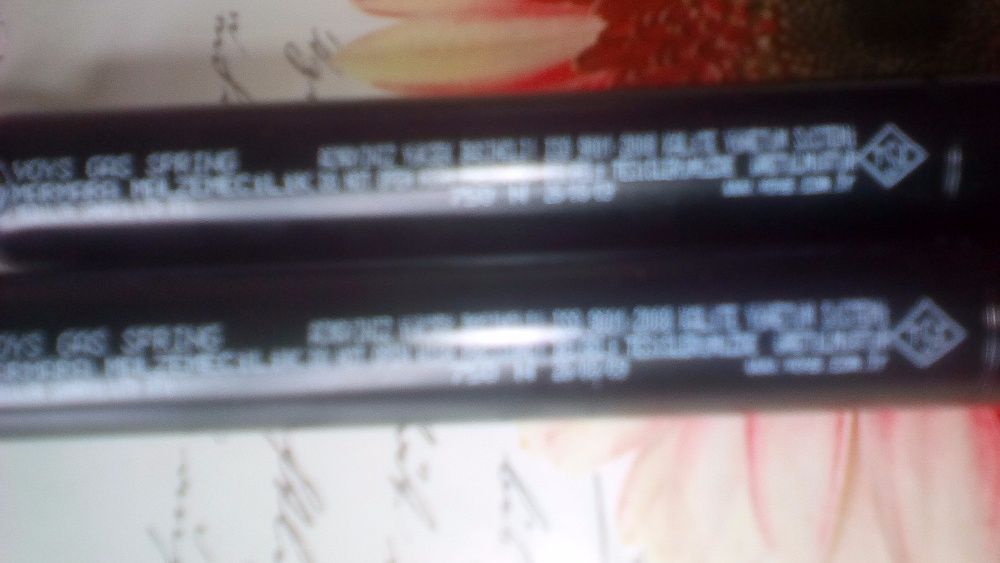 Стойка на капот.