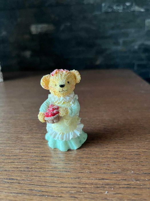 Miś mama z koszem mini figurka 6 cm