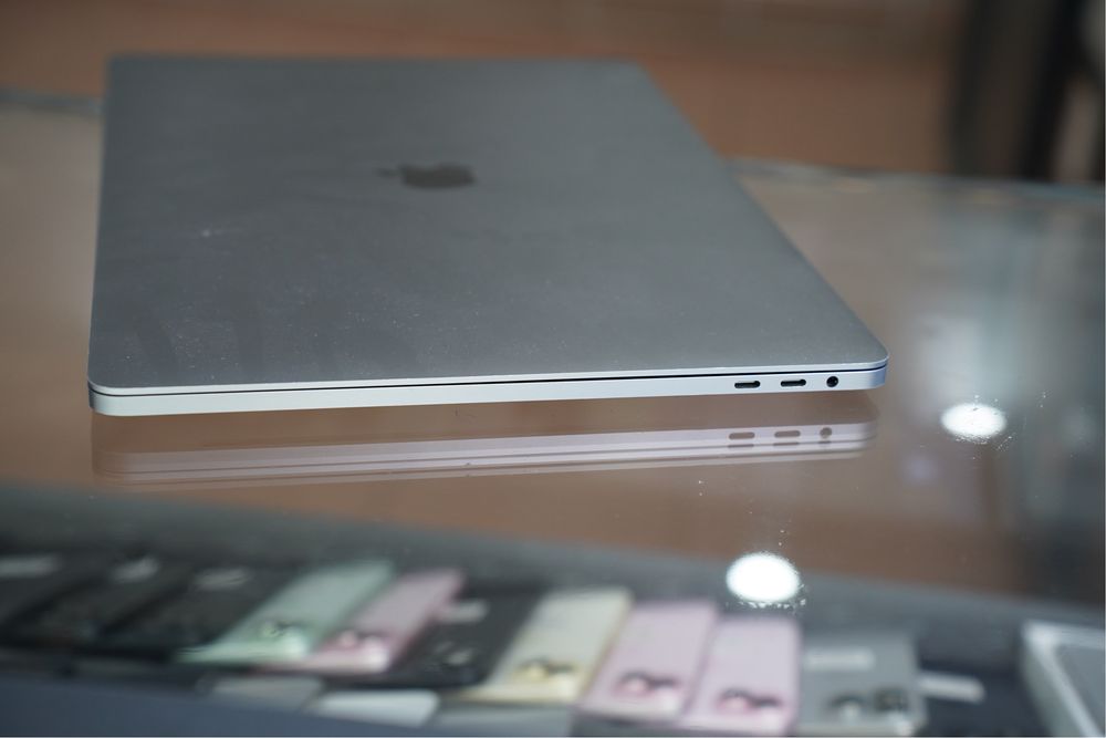 MacBook Pro 16” i7 16/512 (2019) Магазин inStyle