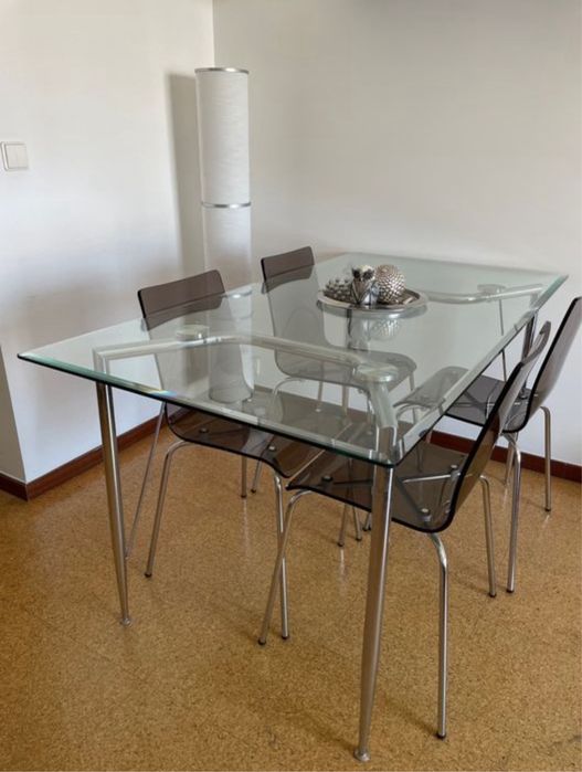 4 Cadeiras em acrílico