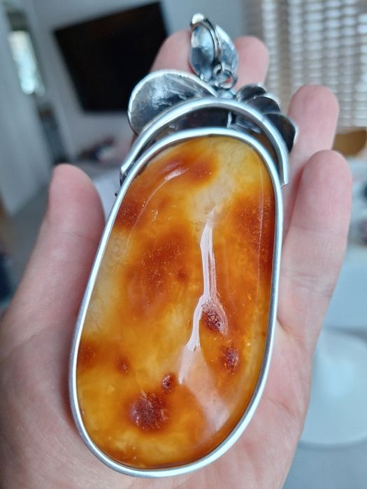 Wisior gigant bursztyn w srebrnej artystycznej oprawie