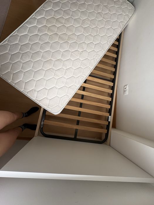 Cama individual  com colchao