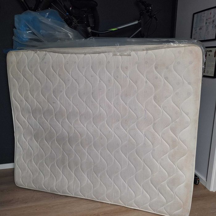 Colchão usado em bom estado - 160x200