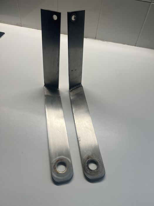 Suportes antena cb scania R esquerdo /direito