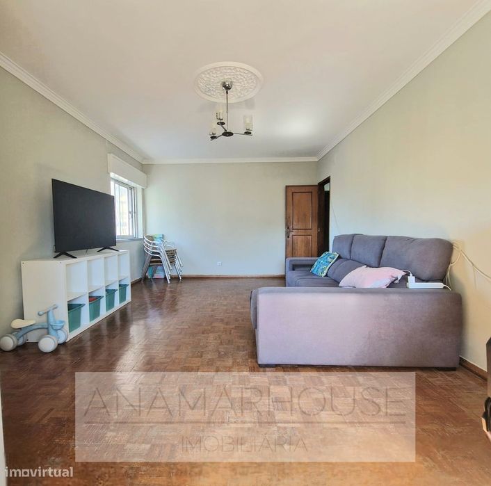 T2 com 80m² e 2 Varandas na Av. do Brasil | Junto ao Metro e Comboio |