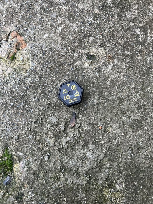 Пробка охлаждающей жидкости tesla y