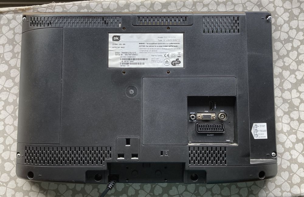 Televisão OK 19” avariada + comando