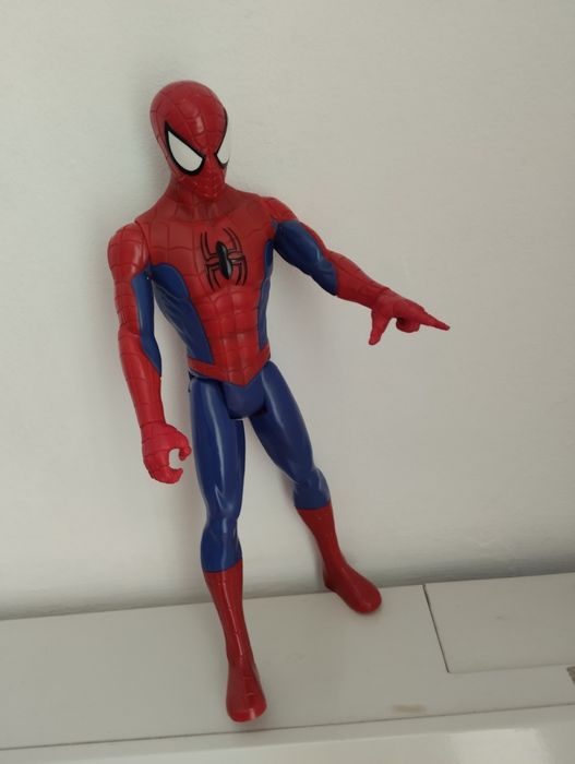 Figurinhas Marvel e cavaleiros