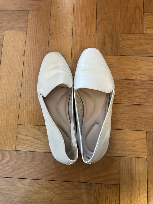 Conjunto de 3 sapatos beje (2 formais e 1 ténis)
