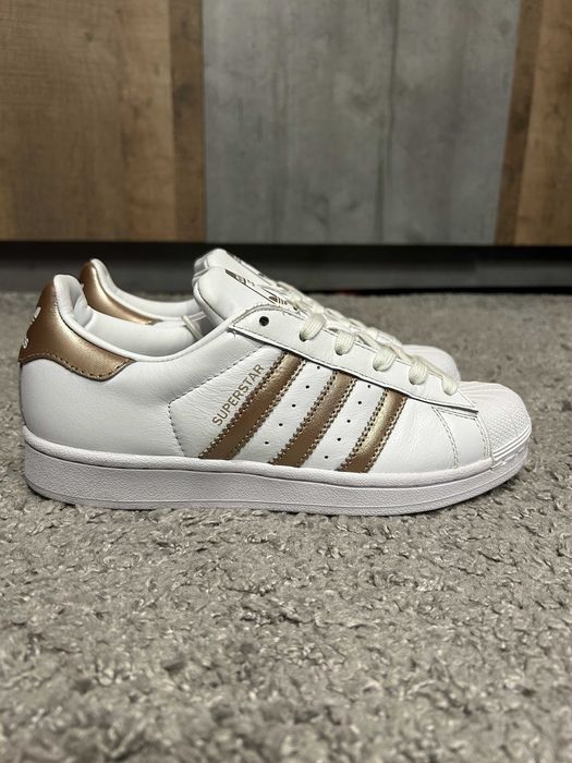 Оригінальні жіночі кросівки Adidas Superstar: 1 300 грн. - Інші