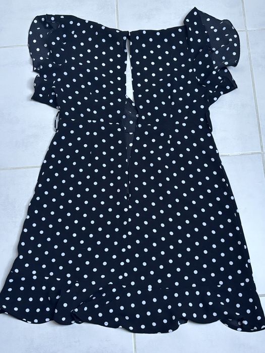 Czarna sukienka w hiale grochy