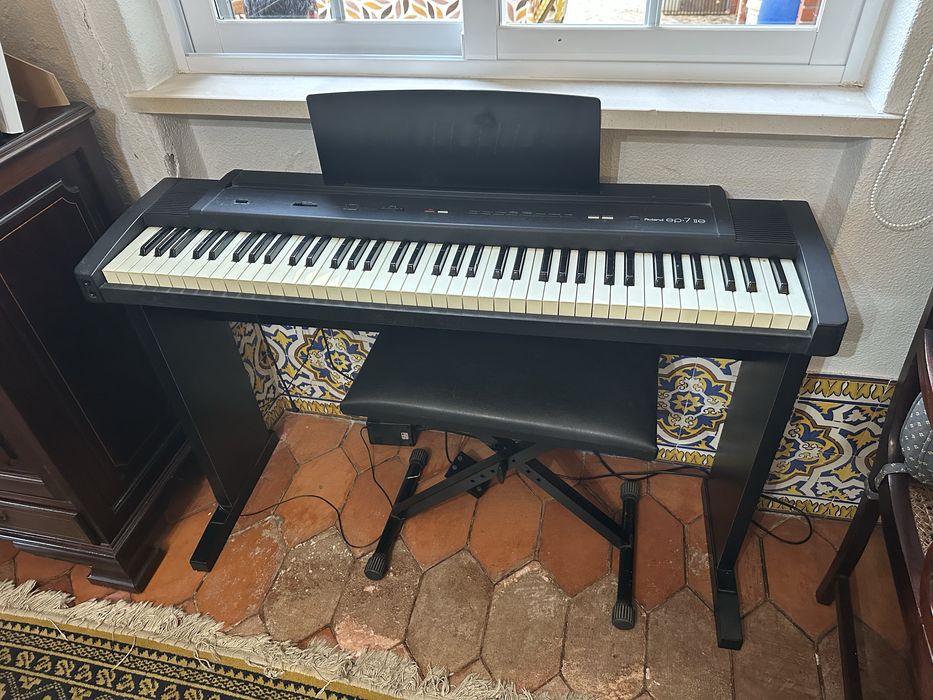 Piano Digital Roland ep-7 IIe (76 Teclas) + banco