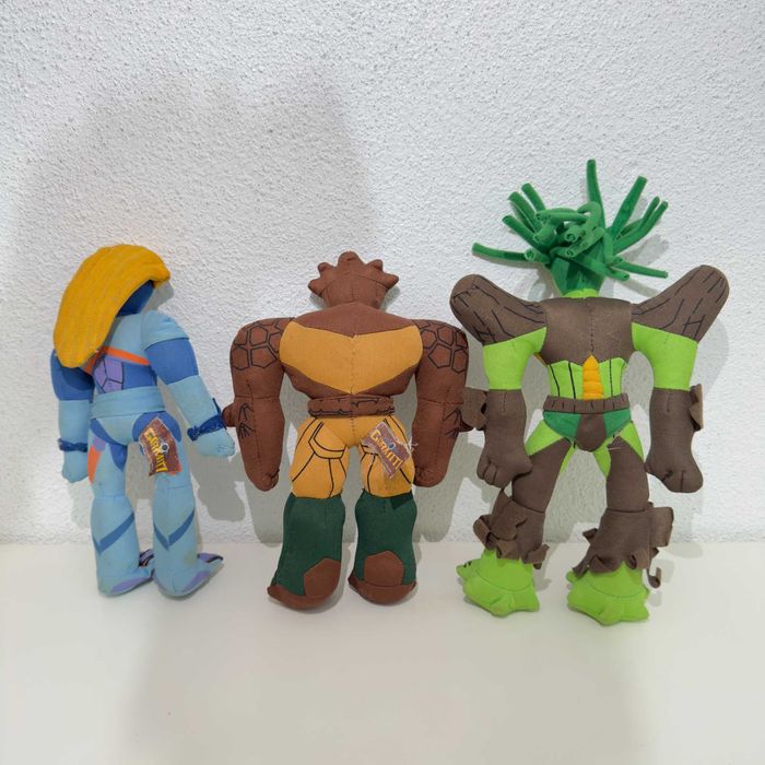 Pack Coleção Gormiti: Livro "La Gran Historia" + 3 Peluches