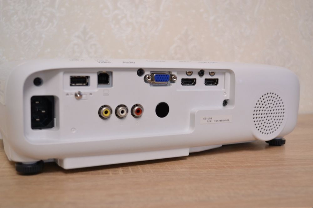 Проєктор Epson EB-U05